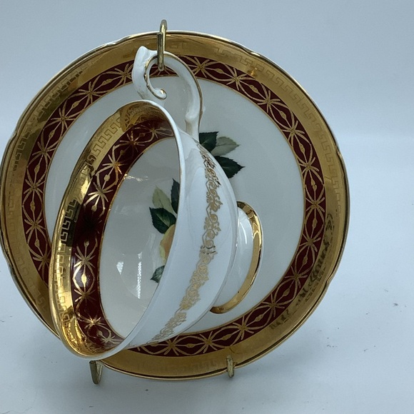 Vintage Court Royal Red/Gold English Bone China Cabbage Rose Teacup & Saucer - Picture 3 of 13